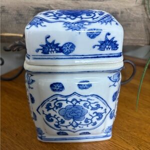 Blue & White Floral Ginger Jar/Tea Jar